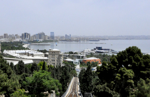 Bakı funikulyorunda gəzinti. Azərbaycan, 22 may 2015